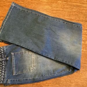 Wonen’s Blue Jeans with braided waist.